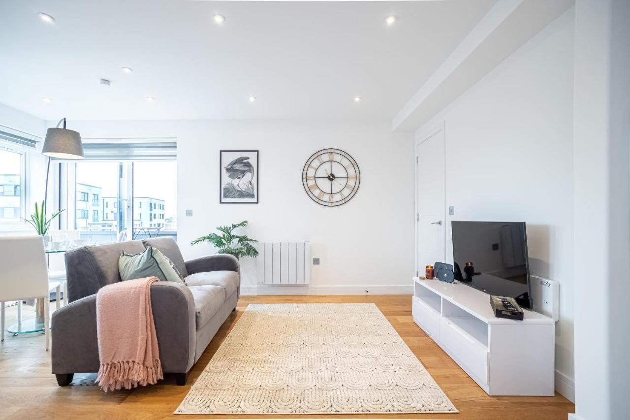 Luxe & Stylish 1 & 2 Bed Flats Near Heathrow, Legoland, & Windsor Slough Dış mekan fotoğraf