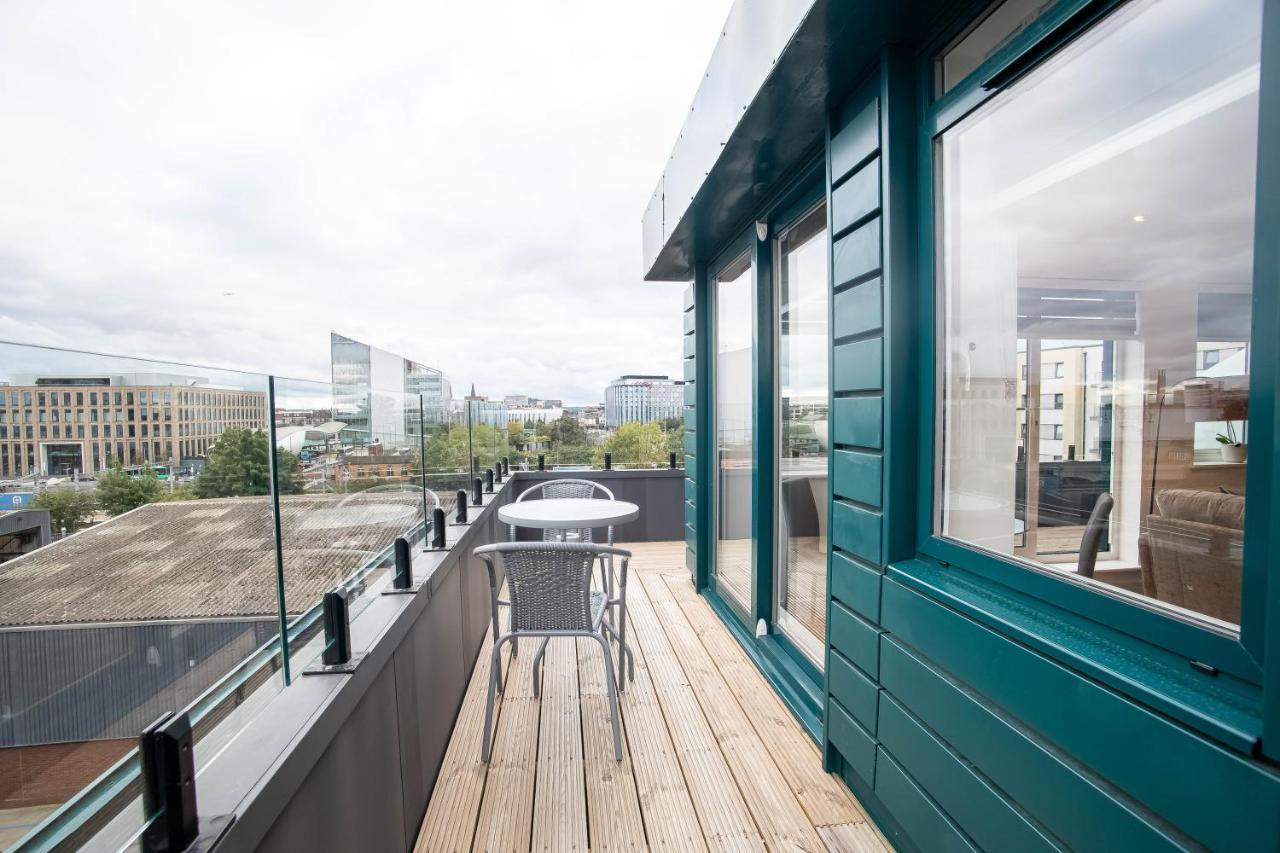 Luxe & Stylish 1 & 2 Bed Flats Near Heathrow, Legoland, & Windsor Slough Dış mekan fotoğraf