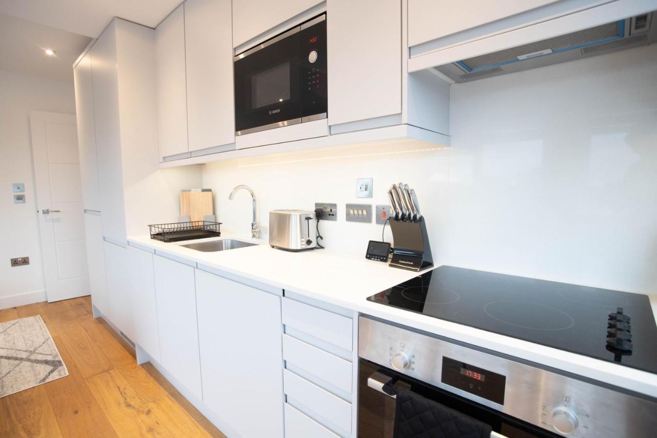 Luxe & Stylish 1 & 2 Bed Flats Near Heathrow, Legoland, & Windsor Slough Dış mekan fotoğraf