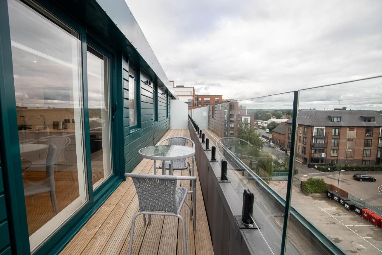 Luxe & Stylish 1 & 2 Bed Flats Near Heathrow, Legoland, & Windsor Slough Dış mekan fotoğraf