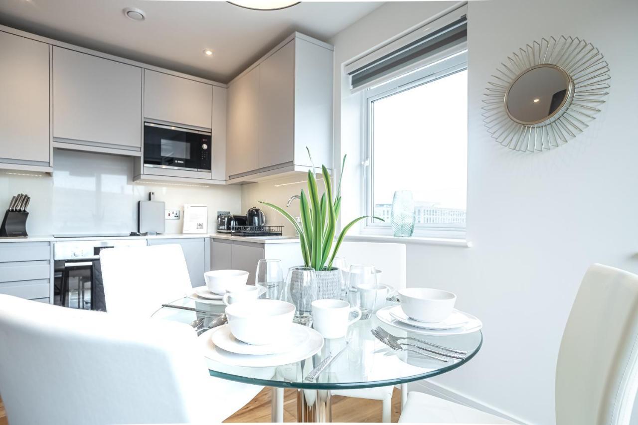 Luxe & Stylish 1 & 2 Bed Flats Near Heathrow, Legoland, & Windsor Slough Dış mekan fotoğraf