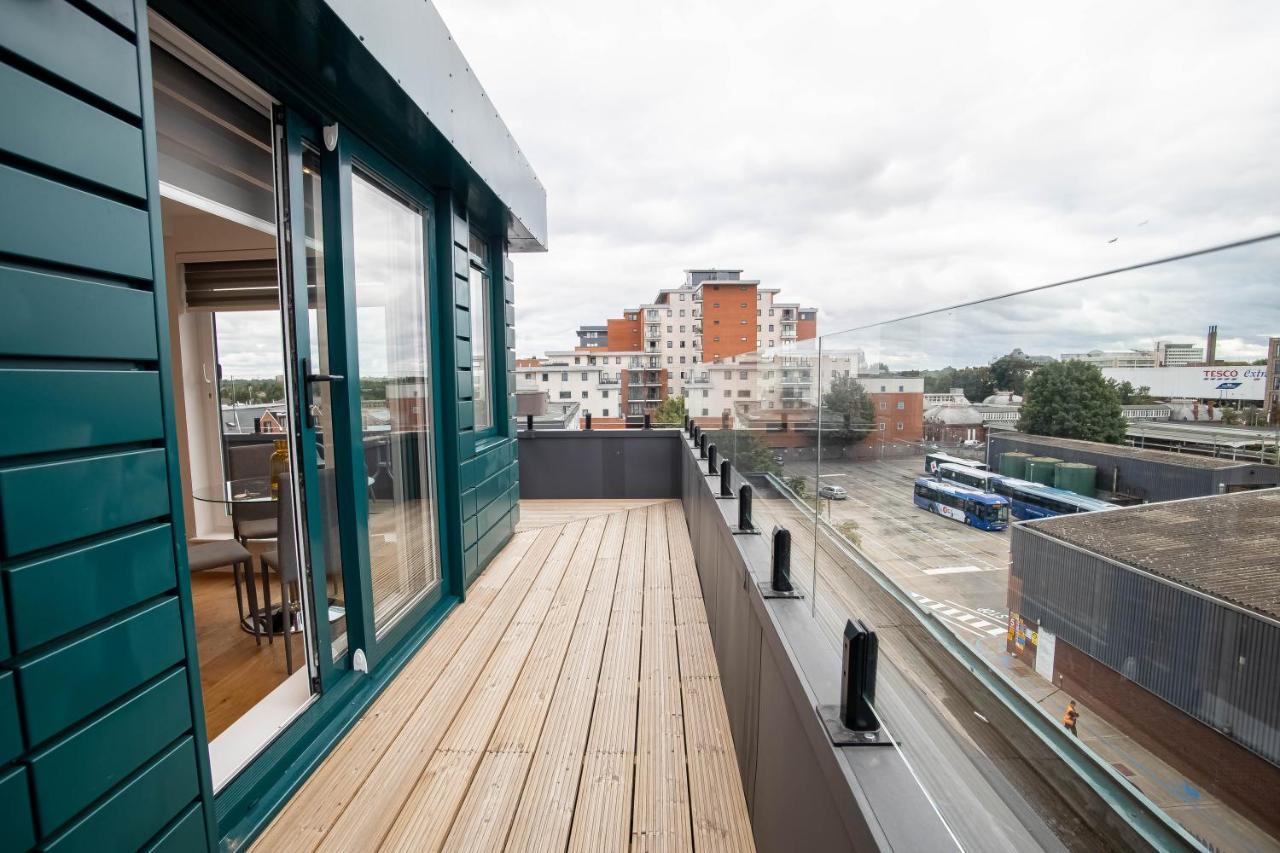 Luxe & Stylish 1 & 2 Bed Flats Near Heathrow, Legoland, & Windsor Slough Dış mekan fotoğraf