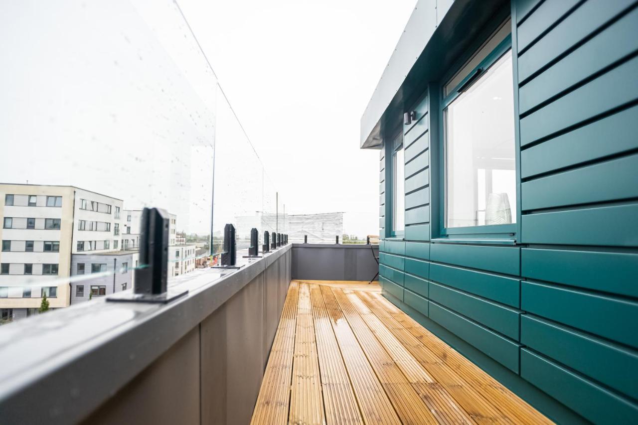 Luxe & Stylish 1 & 2 Bed Flats Near Heathrow, Legoland, & Windsor Slough Dış mekan fotoğraf